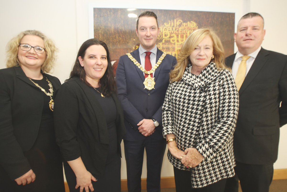ATownNews's tweet photo. Seasaimid le Niall Ó Murchú. Niall Murphy is a great leader who is in the battle of his life. We send him greetings of solidarity & support as he fights #Covid19. Our thoughts & prayers are with his family at this critical time. #GoNiall #Laoch #Réalt https://t.co/ctjpvWgTnb https://t.co/GOR8oEiCak