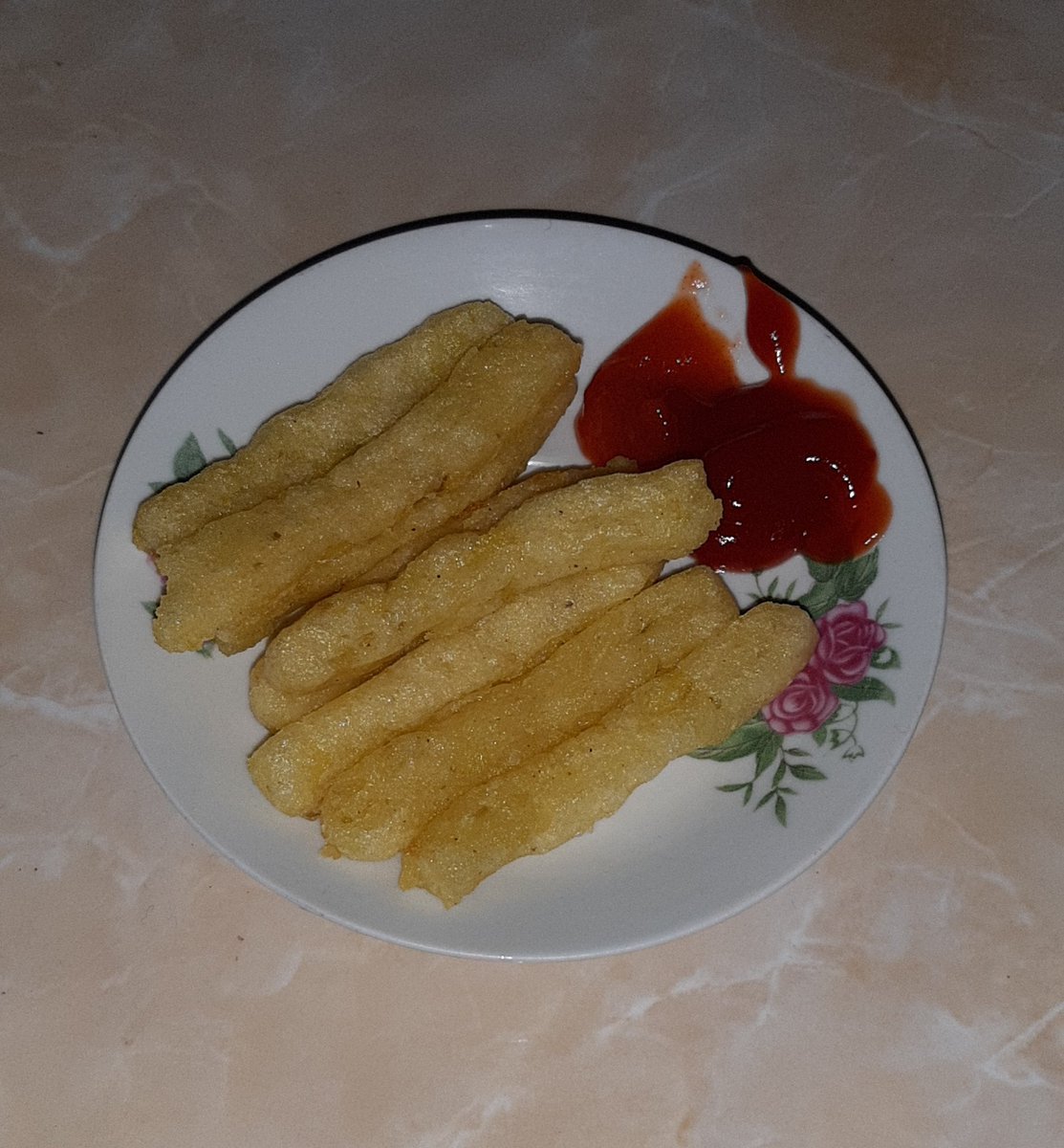 Hwaa sipir (re : adekku yg masak kue) di sini baik guys. Aq dikasih gorengan prancis