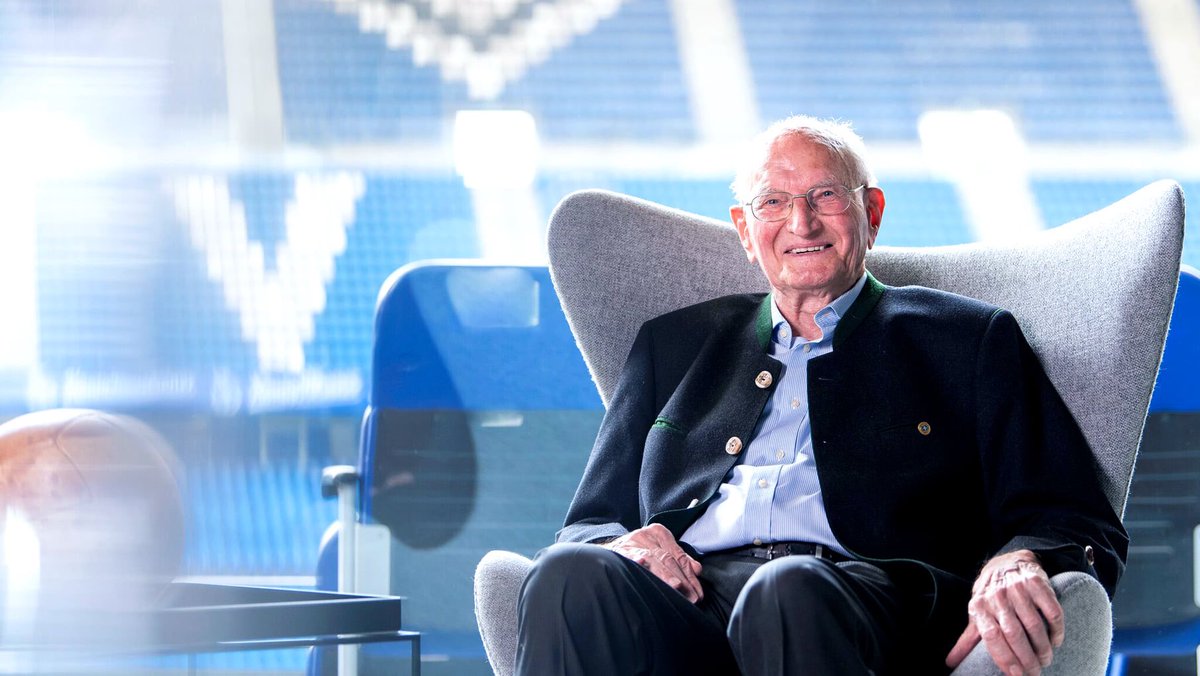 hsv_ev's tweet photo. Herzlichen Glückwunsch! 🥳
Heute dürfen wir uns über zwei besondere Geburtstag freuen. Das langjährigste HSV-Mitglied Oscar #Algner feiert seinen 97. Geburtstag und der ehemalige HSV-Präsident Carl-Edgar #Jarchow wird 65 Jahre alt 🎂
Wir wünschen alles Gute 🍀 https://t.co/lMVhBNiQiy