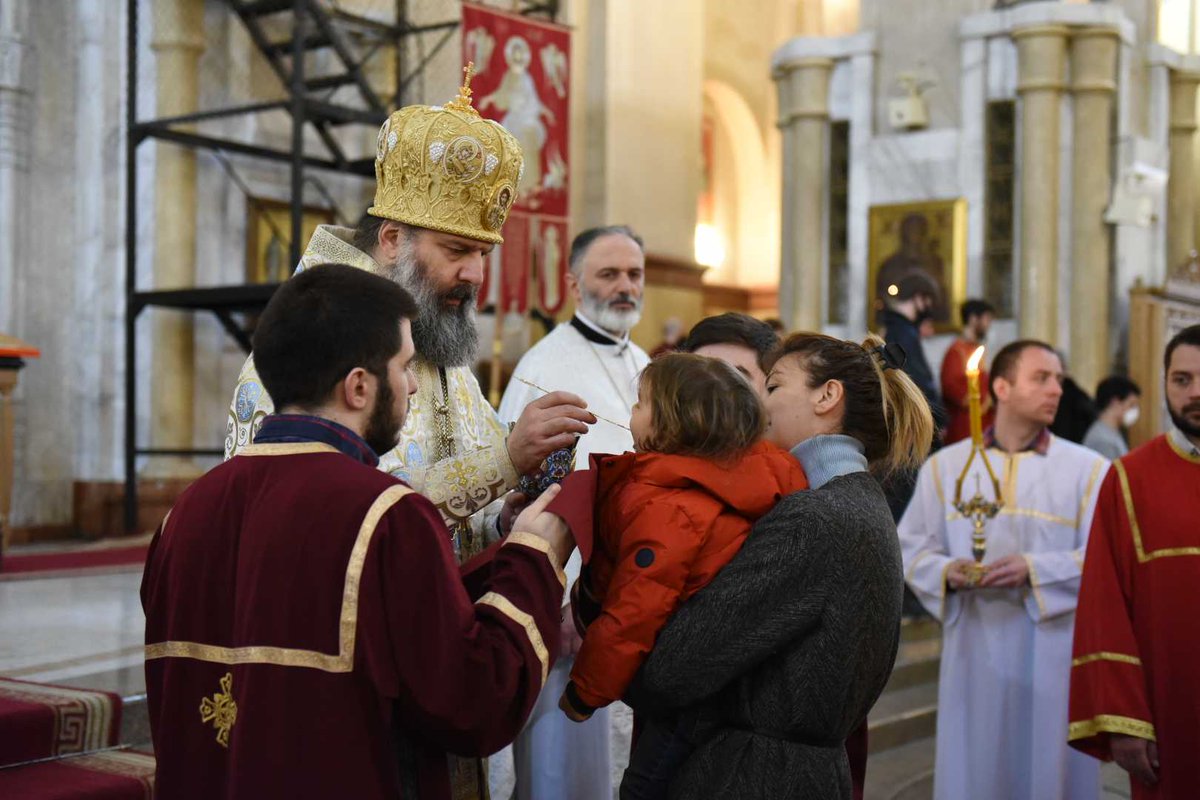 OCMediaorg's tweet photo. Holy Communion is being held in #Georgian Orthodox churches today throughout the country.
The ritual was still carried out with a single, shared spoon being washed between uses.
⚡ More photos & full story here:
https://t.co/lSW2jjGgjR
📸Credit: @mari_nikuradze for OC Media https://t.co/I2gBCKPTfe