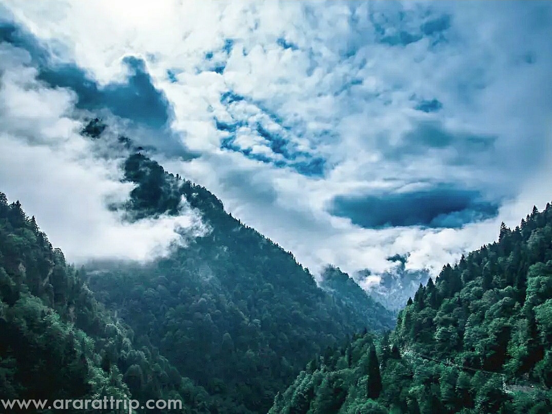 Cloudy valley of Kackar Mountains Range.
http://www.ararattrip.com/our-tours/kackars-tours/kackar-trekking.html …
#Turkey #travel #holidays #kackar #kackarmountains #karadeniz #trekking #hiking #mountaineering #climbing #nature #outdoors #landscape #forest #adventure #expedition #ararattrip #araratadventures #clouds