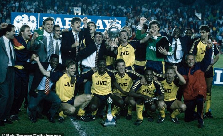 Theogiveusaball's tweet photo. If you are a football person please join the challenge of posting a football photo. Just one picture, no description. Please copy the text in your status, post a picture and look at some great memories/pictures. https://t.co/lSdJxbM43g