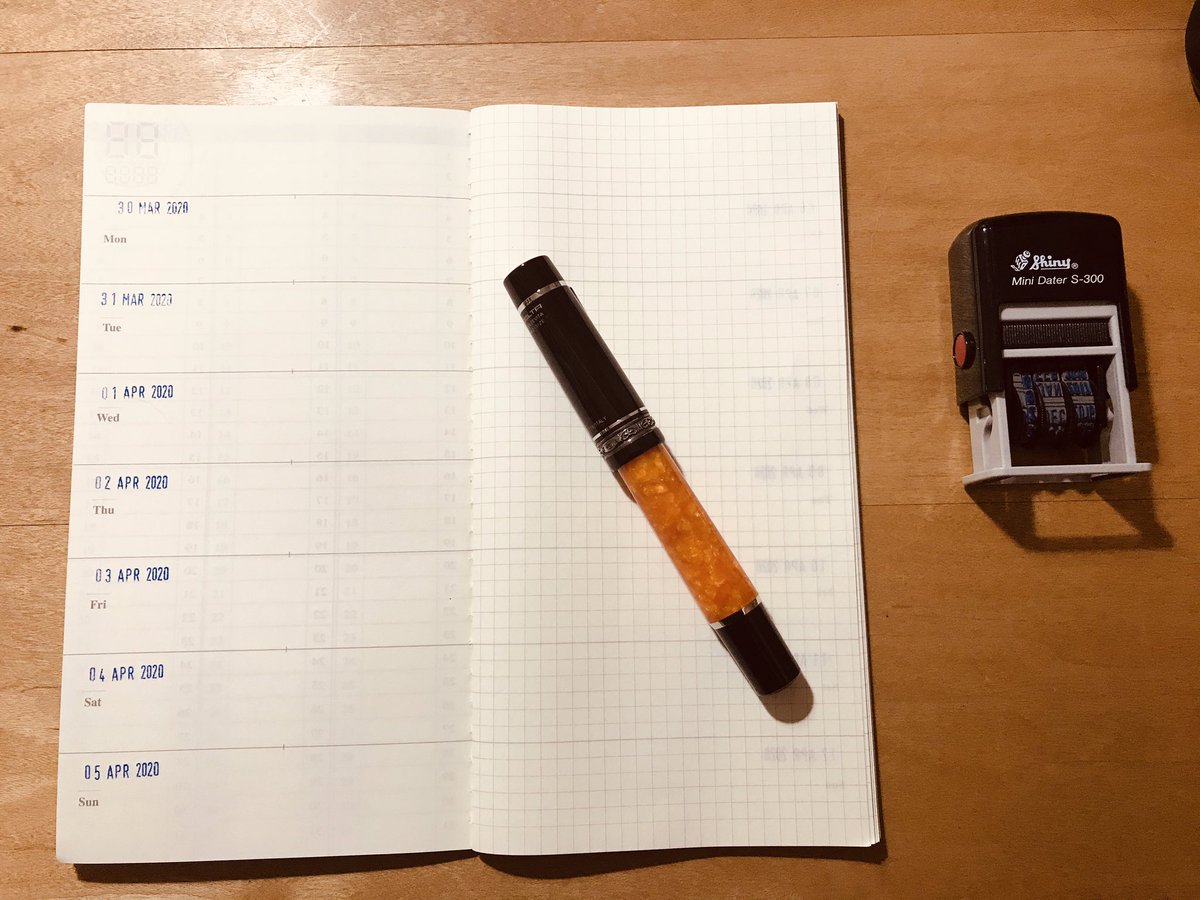すじこ トラベラーズノートでの週間スケジュールリフィル復活 基本はgoogleで管理して Trnで週間ゴール タスク管理はやっぱり手書きに戻してみる トラベラーズノート 万年筆 デルタ ドルチェビータ 日付スタンプ Shiny 手帳style T Co