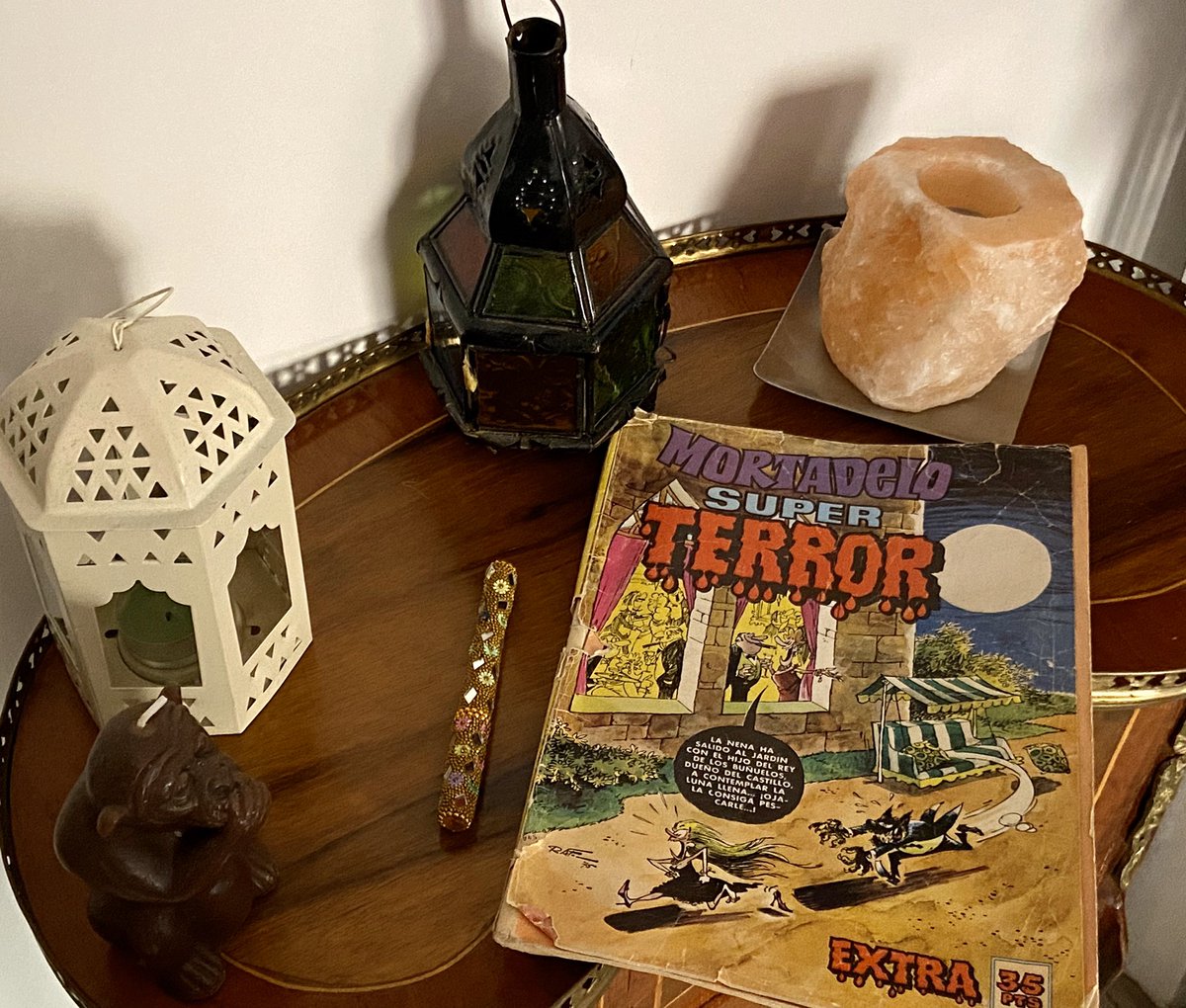 bibliotecadelm1's tweet photo. Día 17: dentro de la #bibliotecadelmisterio hay hueco para el humor terrorifico de Mortadelo #superterror #mortadelo #YoMeQuedoEnCasa #animo https://t.co/5fiLOe2KGj