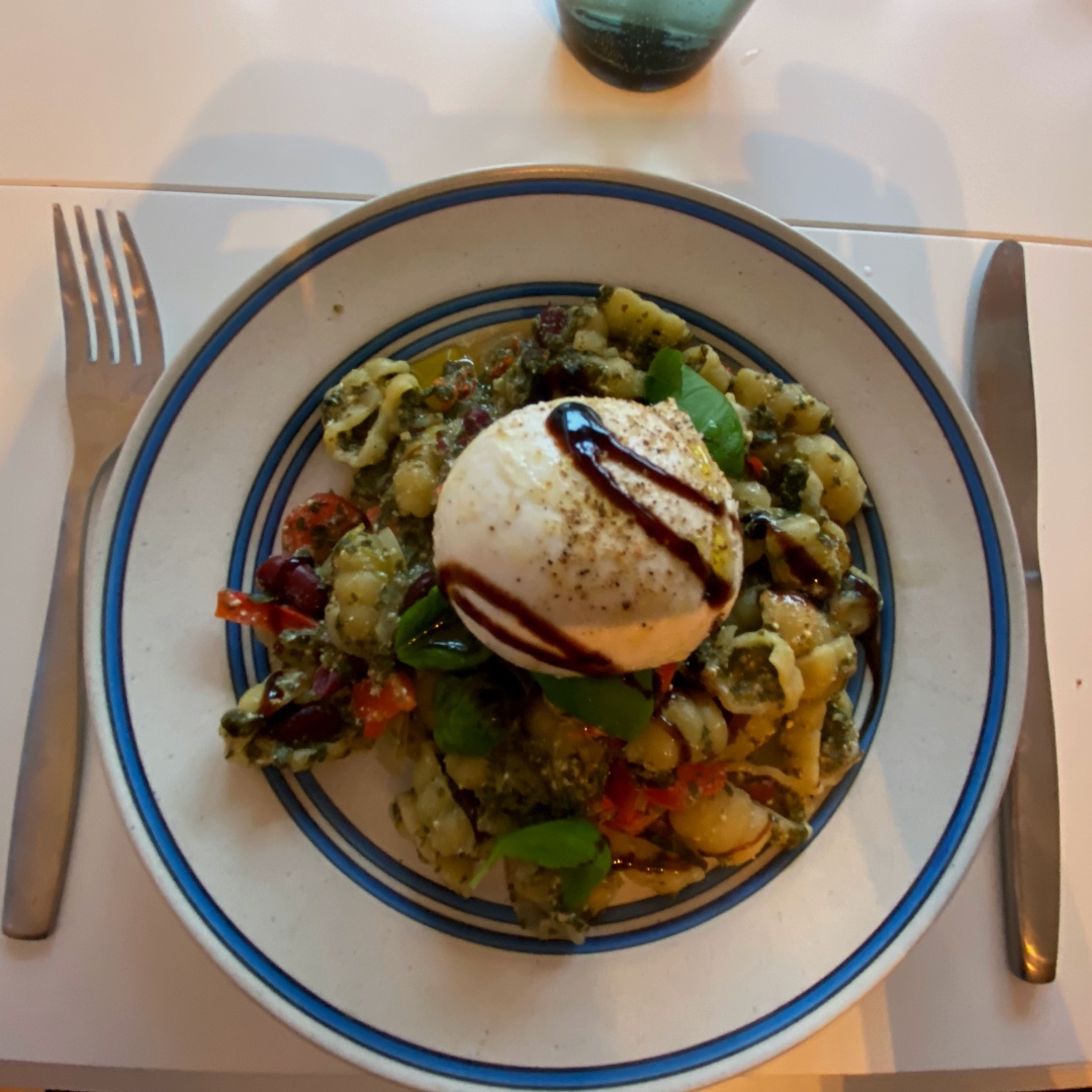 johannesskagius's tweet photo. Lazy Sunday lunch, 
Pesto di pasta con mozzarella.
😍

#homecooking https://t.co/ieTtHKkrnS