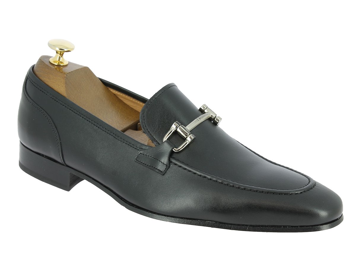 Center51_Paris's tweet photo. Center 51 vous présente le modèle Mocassin Center 51 classico horse cuir noir à 99,00 € #center51 #chaussures #KFC #blackfashion #Evangelism https://t.co/O8F3wHr0XC