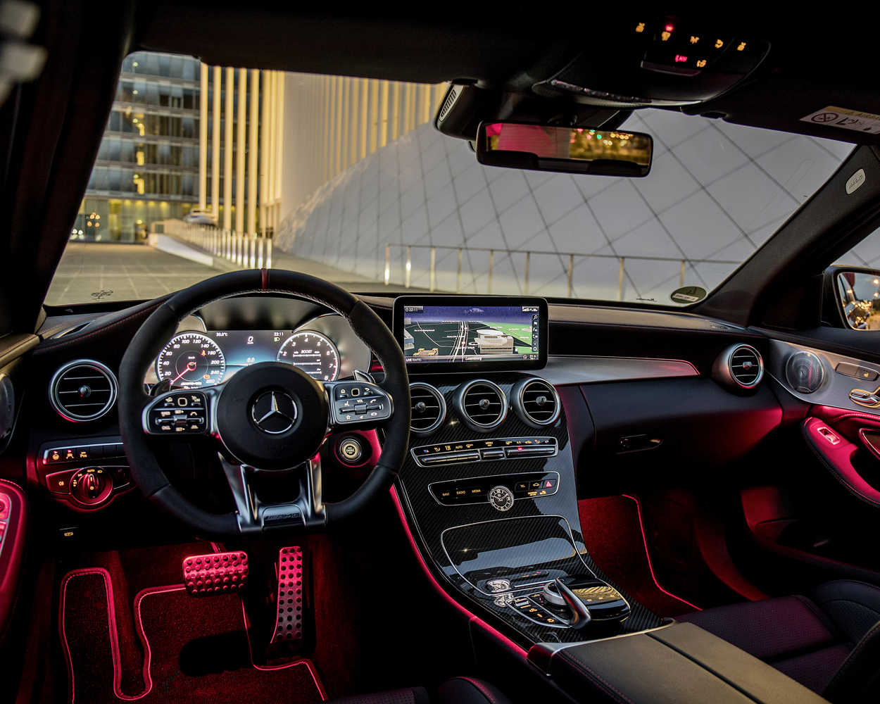 Mercedes-AMG auf Twitter: „[Kraftstoffverbrauch kombiniert: 9,3–9,1 l/100  km | CO₂-Emissionen kombiniert: 213–208 g/km | https://t.co/N3yzMZ6mJd] A  high performance aesthetic from inside-out: the Mercedes-AMG C 43 4MATIC  Sedan. #DrivingPerformance ...