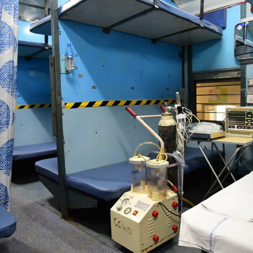 karthickajay2's tweet image. China took 10 days to construct 1000 bed hospital to treat covid-19 patients. 
Indian Railways made ready 6370 bed facilities in over night at fraction of cost spent by China...
Hatsoff to Indian Railways 🇮🇳