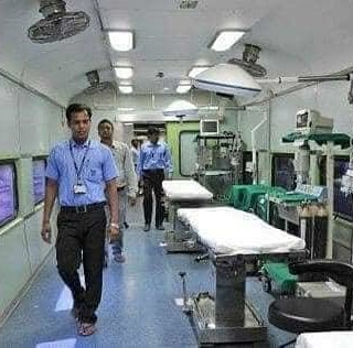 karthickajay2's tweet image. China took 10 days to construct 1000 bed hospital to treat covid-19 patients. 
Indian Railways made ready 6370 bed facilities in over night at fraction of cost spent by China...
Hatsoff to Indian Railways 🇮🇳