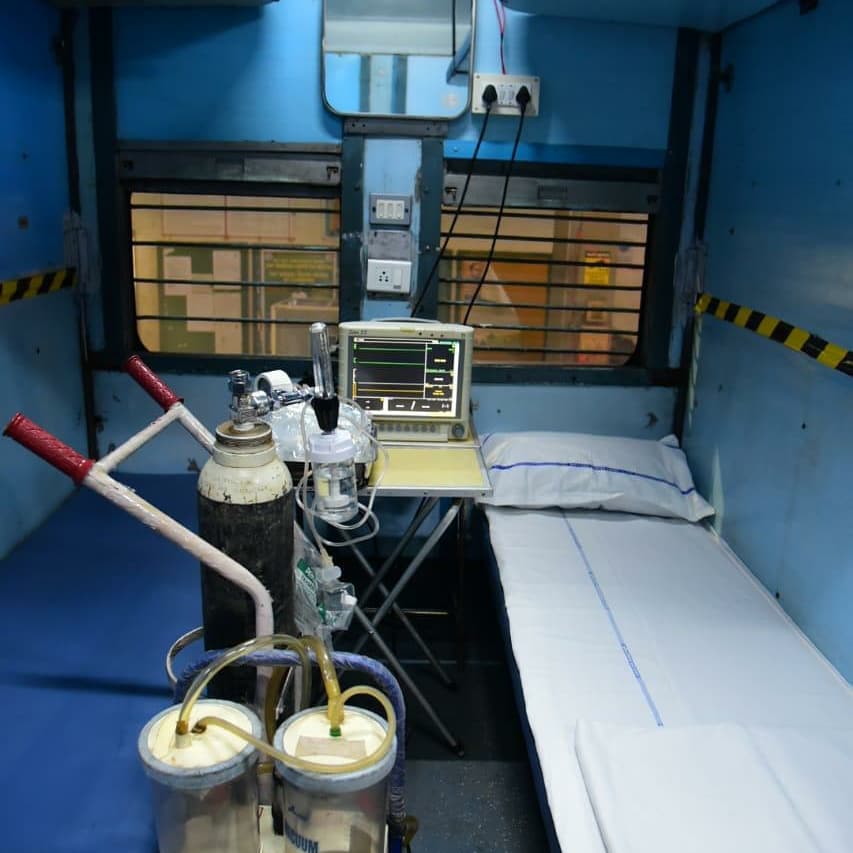 karthickajay2's tweet image. China took 10 days to construct 1000 bed hospital to treat covid-19 patients. 
Indian Railways made ready 6370 bed facilities in over night at fraction of cost spent by China...
Hatsoff to Indian Railways 🇮🇳