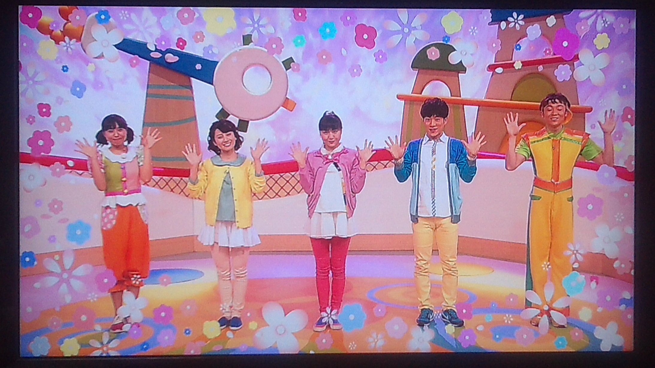 Friendly 翔太 今日のワンパコで流れた たくみお姉さんラストバージョンの ありがとうの花 初お披露目されたあつこお姉さんも とても初々しく懐かしかったですね いつか たくみんもワンパコに来てね おかあさんといっしょ ワンパコ 三谷たくみ