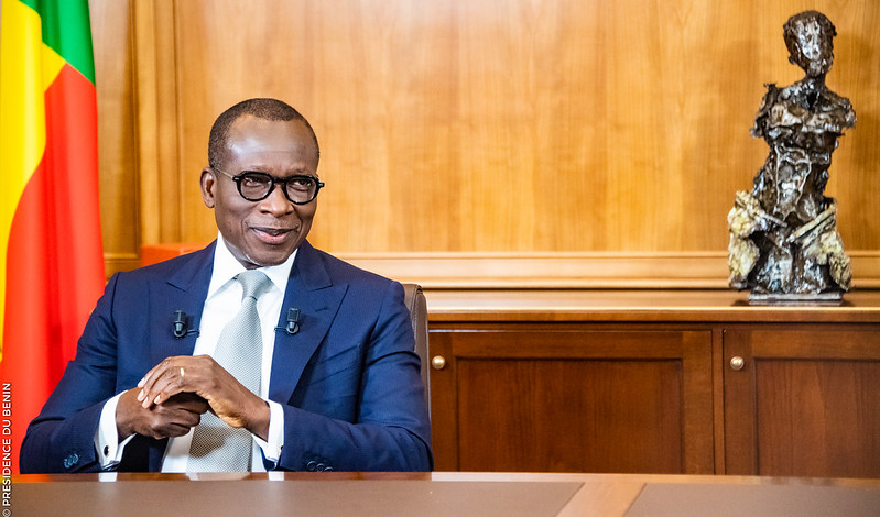 gouvbenin's tweet photo. Ma conviction pour demain est que chacun de mes compatriotes Béninois est capable de respecter les mesures, de faire l’effort qu’il faut. Ma conviction pour après-demain est que nous allons gagner, et que nous allons continuer notre marche vers le développement. #PatriceTalon https://t.co/OstyPtL02D