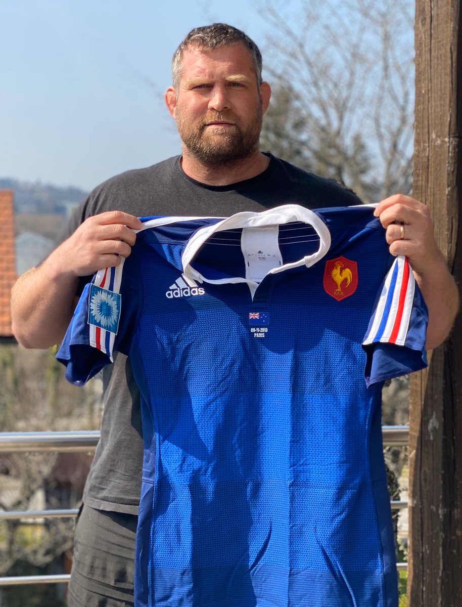 OyonnaxRugby's tweet photo. ⚫️🔴⎜Solidarité

Quelques-uns des maillots à remporter par tirage au sort si vous participez à la cagnotte des #Oyomen en faveur du Centre Hospitalier du Haut-Bugey 

#RestezChezVous #TEAMOYO #FIERSDOYO 

👉🏻 https://t.co/yEHxiTWPd7 https://t.co/IedjUg8ujW
