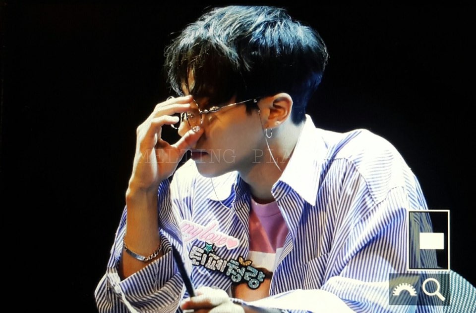 IDOL_GLASSES_S's tweet photo. 65. 하이라이트-이기광

"31살인데 엄청나게 동안이��만 안경쓰면 '이기광오빠'가 풀네임입니다ㅎㅎ" https://t.co/Vbq51ATF8d