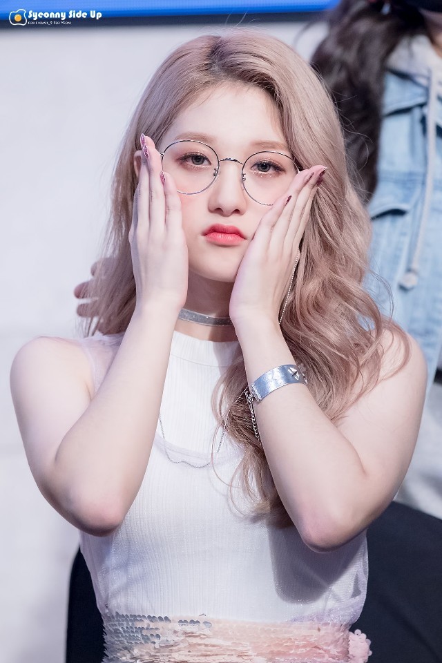 IDOL_GLASSES_S's tweet photo. 64. 프로미스나인-서연

아 너무 예뻐ㅜㅠ 완전 예뻐ㅜㅠ https://t.co/UK6FQrjrUr