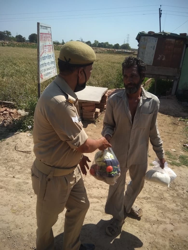 #StayHomeIndia 

#कोरोना से डरो ना ,
क्यों रोना , घरों में रहो ना 
 हम हैं ना। <a href="/prayagraj_pol/">POLICE COMMISSIONERATE PRAYAGRAJ</a> <a href="/PrayagrajSsp/">ssp campoffice prayagraj</a> <a href="/igrangealld/">IG Range Prayagraj</a> <a href="/dgpup/">DGP UP</a> <a href="/ADGZonPrayagraj/">ADG Zone Prayagraj</a>