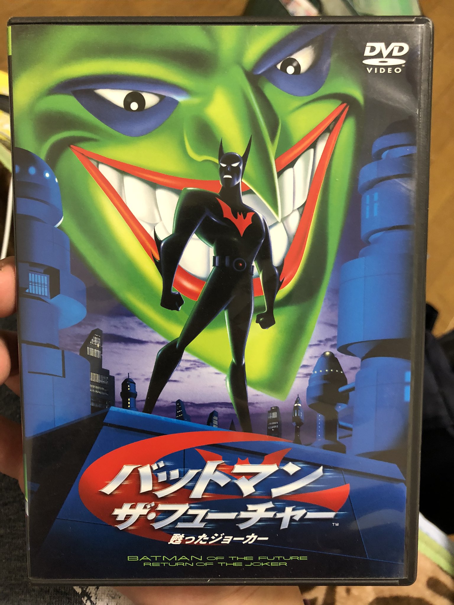 ジャン 死んだはずのジョーカーが再び現れた しかも若い姿のままで 現役を引退したブルースに変わり テリー マクギニス Newバットマンが巨悪に挑む 吹き替え版ではお馴染みの青野ジョーカーが聞けるよ バットマン 青野武 ジャン 死んだはずのジョーカーが再び現れた しかも若い姿のままで 現役を引退したブルースに変わり テリー マクギニス Newバットマンが巨悪に挑む 吹き替え版ではお馴染みの青野ジョーカーが聞けるよ バットマン 青野武
