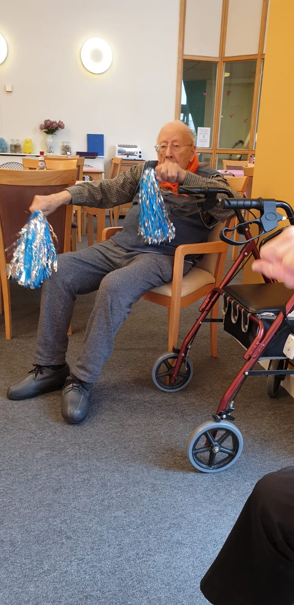 SelkirkHouse's tweet image. We are keeping our spirts up at Selkirk #activites #execise #selkirkhouse