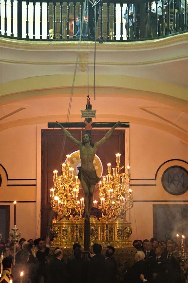 En estos momentos deberíamos estar celebrando el besapie y la posterior subida al paso del Stmo. Cristo de la Expiración para una nueva Estación de Penitencia. Acompáñale hoy con una oración por las víctimas del COVID-19.
📷 Alberto Ortega, Antonio Orantes, Humberto Díaz.