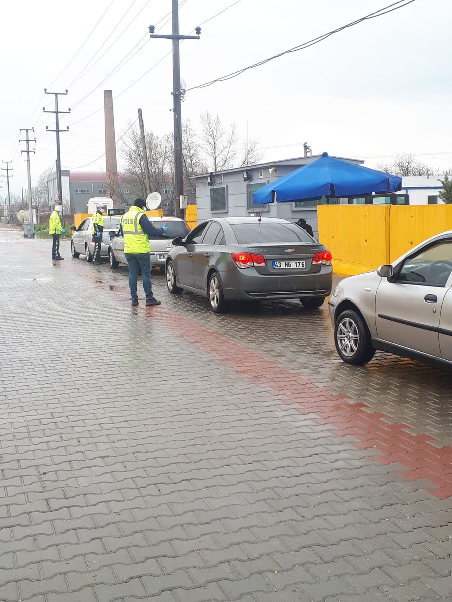 Koronavirüs Salgını ile Mücadele Kapsamında Ekiplerimiz Yol Kontrol Uygulamalarına Aralıksız Devam Ediyor.
Zorunlu Olmadıkça Lütfen Evde Kalalım.
#EvdeKal
#EvdeKalBursa 
#EvdeHayatVar
#HayatEveSığar