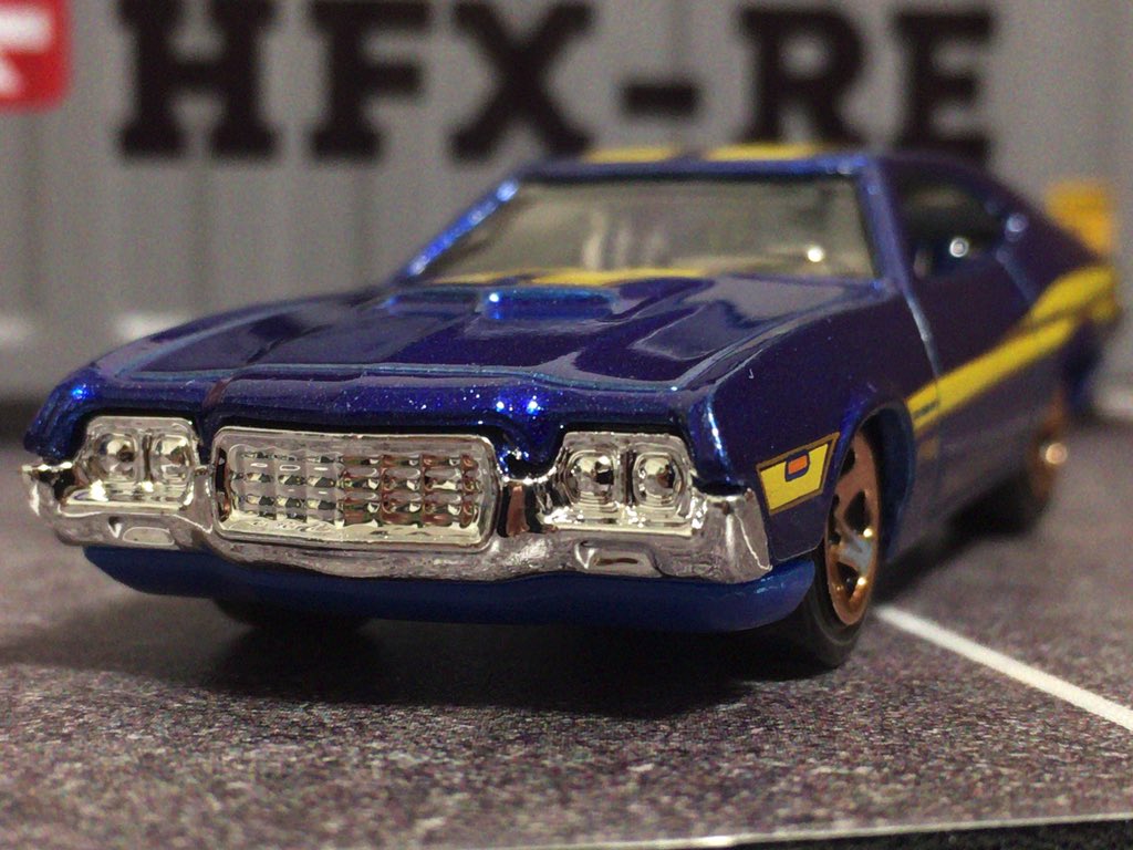 タイチョ 大丈夫 ワタシがきた در توییتر 第1123回目 72 Ford Gran Torino Sport Hot Wheels トイザラスが発売したテーマ アソート 第3世代のグラントリノ ロングノーズ コークボトル形状 巨大なフロントグリルなど個性的な車です メタリックブルー