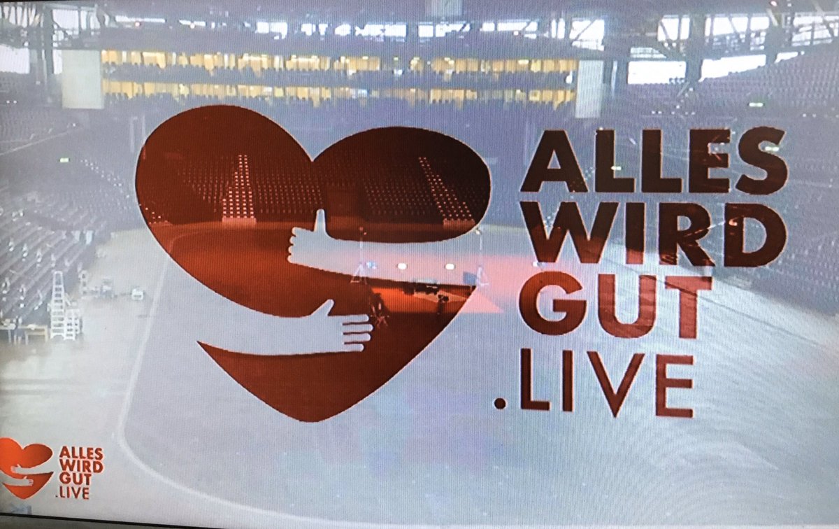 USchuepbach's tweet photo. @SRF @_alleswirdgut War so eine coole Idee, so eine geniale Kulisse... Und so viel feine 🎶. ❤️💫 https://t.co/SgShAMlFmp