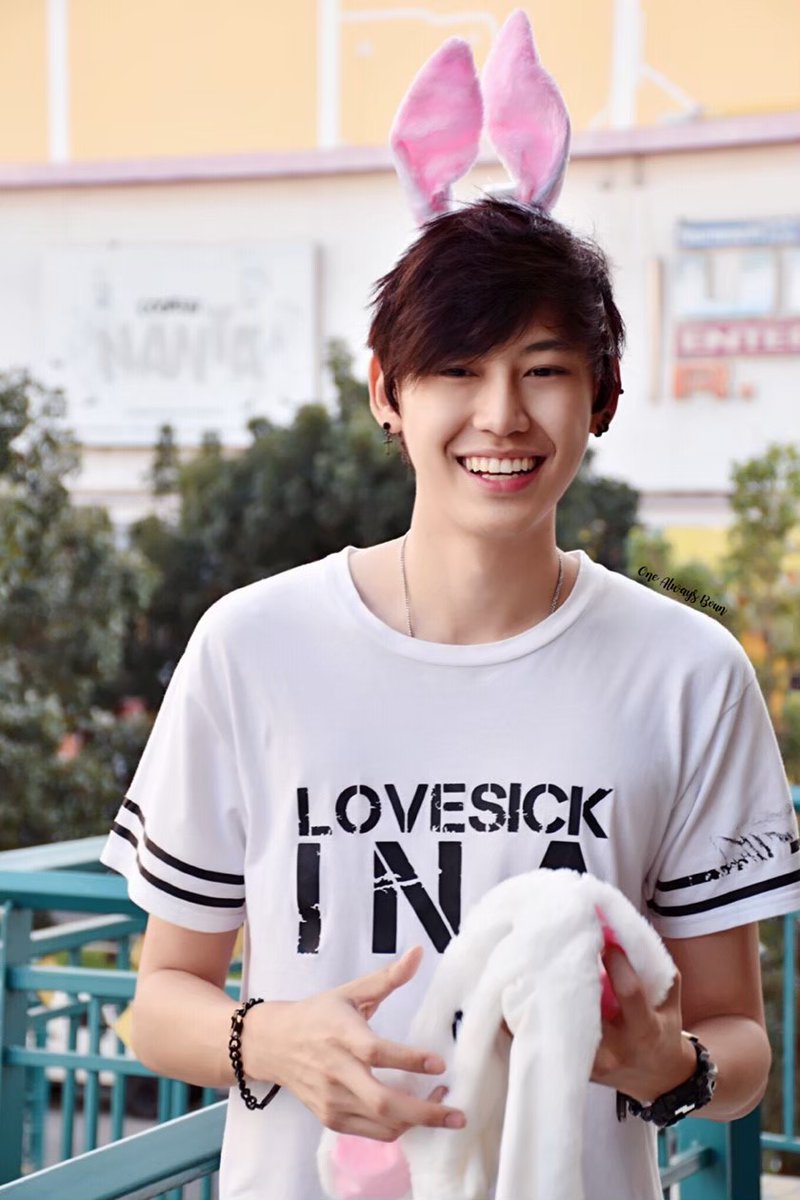 yuut0rinchael's tweet photo. @bb0un thank you for all the hardwork you do for your fan 😘 just remember to always smile 😁 we love you so much!! 😘😍

and Happy 1st Anniversary to our 🇵🇭 PH FC @PhBoun ❣️😍

📷 © @Onealways_bb0un 

#AlwaysBeWithBoun 
#BOUNPH1stYearofJourney
#NowandforeBOUN
#BounNoppanutPH https://t.co/fdlltMfXBI