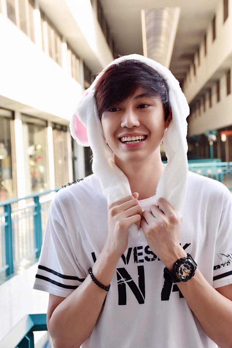 yuut0rinchael's tweet photo. @bb0un thank you for all the hardwork you do for your fan 😘 just remember to always smile 😁 we love you so much!! 😘😍

and Happy 1st Anniversary to our 🇵🇭 PH FC @PhBoun ❣️😍

📷 © @Onealways_bb0un 

#AlwaysBeWithBoun 
#BOUNPH1stYearofJourney
#NowandforeBOUN
#BounNoppanutPH https://t.co/fdlltMfXBI