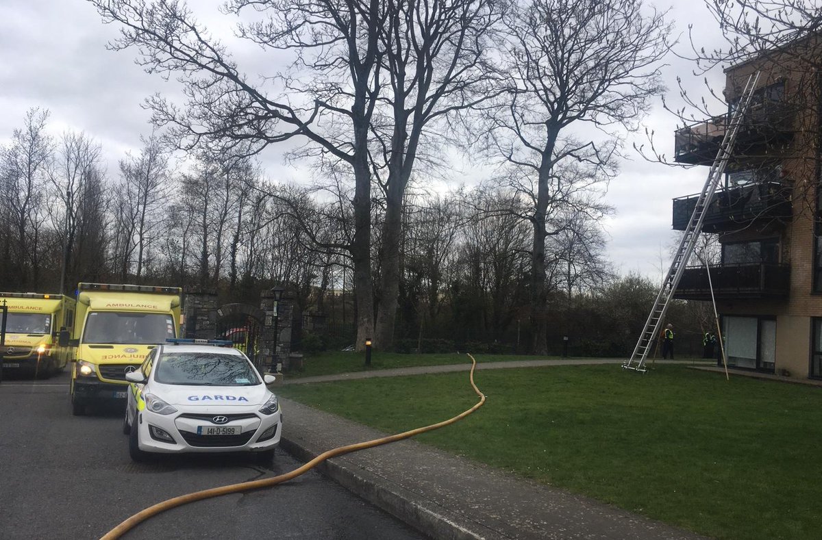 DubFireBrigade's tweet image. 8 people were rescued using ladders following a well developed fire in an apartment block this morning in #Mulhuddart.

6 🚒 &amp;amp; 3 🚑 plus other units attended, residents were treated at scene by firefighter/paramedics before removal to hospital

#Dublin #fire #Fingal