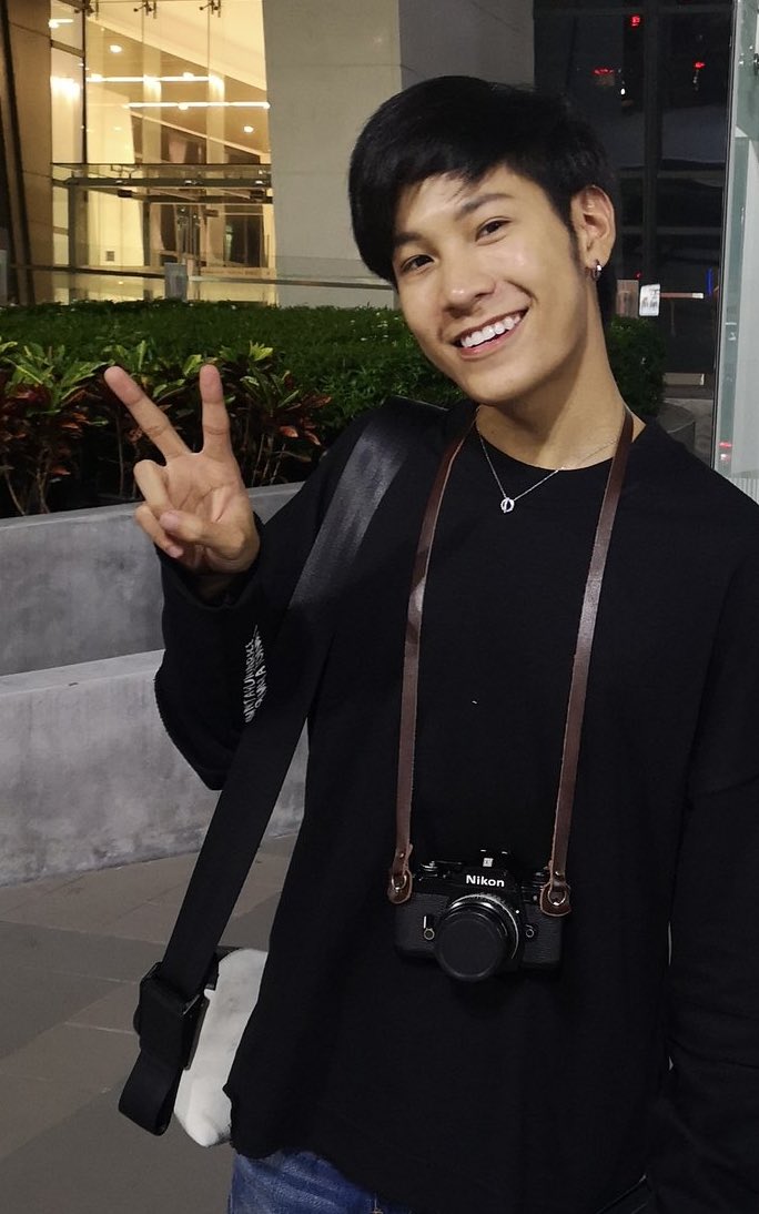 _SeiraT's tweet photo. How can you not love them? 
#SingtoPrachaya #natsakdatorn #petchpigz 

Trust me. You guys are going to adore petchpigz when #oxygentheseties comes out. And let’s hope #friendzone2 can go on as planned. 

Bonus: #AlwaysBeWithBoun #Boun #bb0un https://t.co/JZ9I8ArKUR