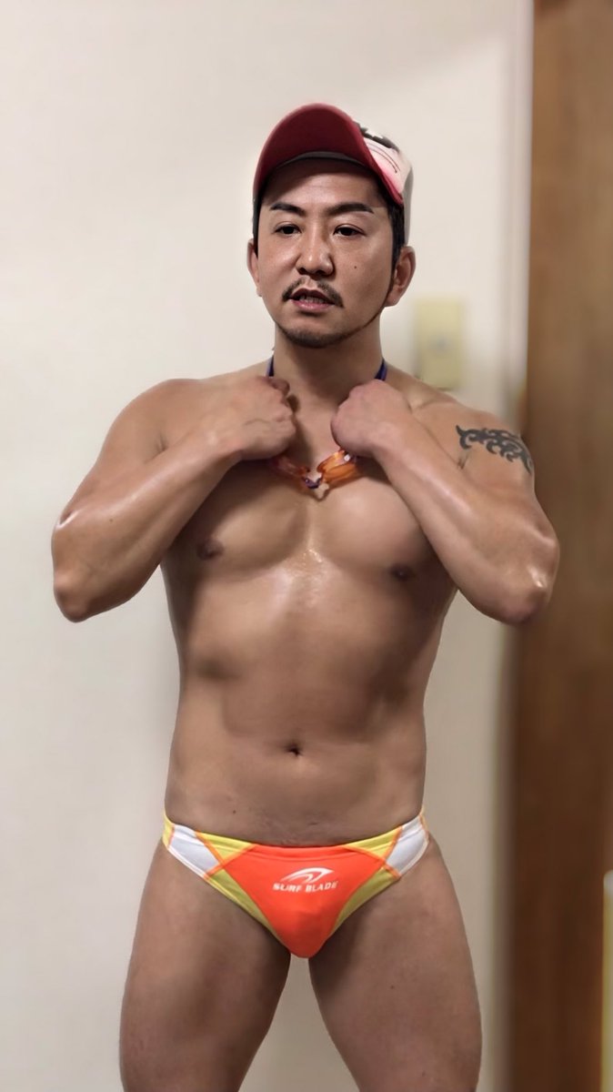 HIDE_JUDOU0919's tweet photo. 昨夜中止になったSURE632で履く予定やった競パンを家で履いて楽しんでます！😁笑
#surf632 #surfblade #menpan #mensunderwear #collection #gayclub #gogoboy #SURF632v https://t.co/64oBLkjrzR