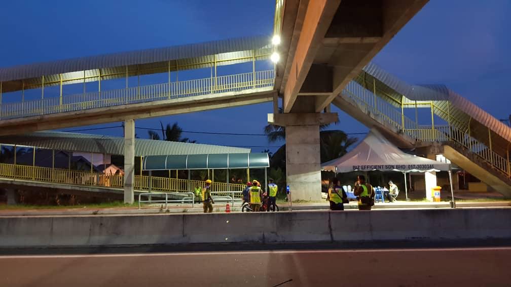 Antara peranan CKE Selangor adalah menyediakan pencahayaan sementara bagi anggota keselamatan menjalankan tugas road block semasa PKP @JKR_E_Selangor  <a href="/JKRMalaysia/">JKR Malaysia</a>  <a href="/JKRElektrik/">Cawangan Kejuruteraan Elektrik Ibu Pejabat</a> <a href="/irshahabuddin/">shahabuddin</a>