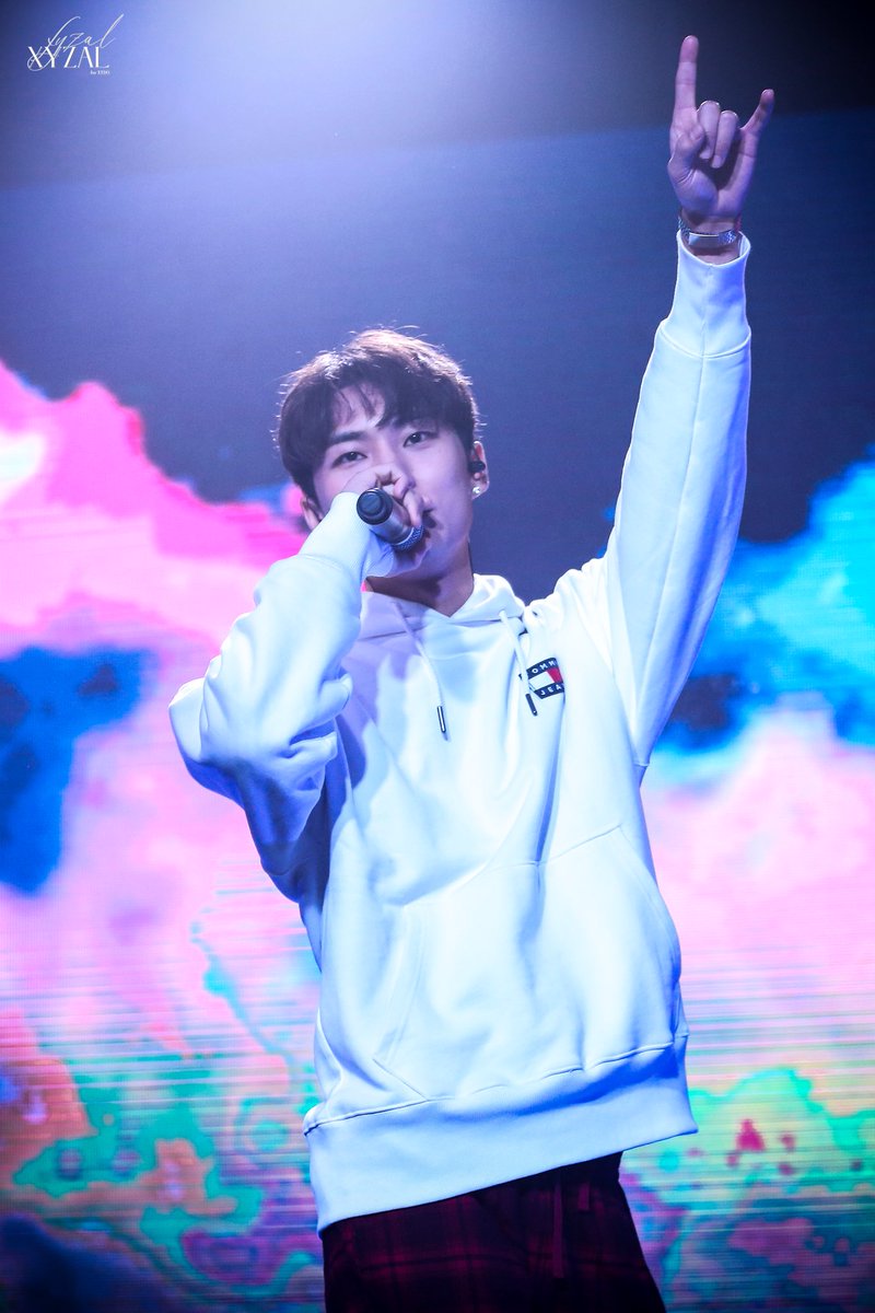 _XYZAL_'s tweet photo. 191123 LIMITLESS 릴리스 파티
@xydofficial
Miss you so much❤️
건강 잘 챙겨주세요!!
#Xydo #시도 #박치웅 #For_Sure
#그루블린 #GROOVL1N #BETTING
#pH1 #피에이치원
#X #1ST_EP https://t.co/uAOgRcahmF