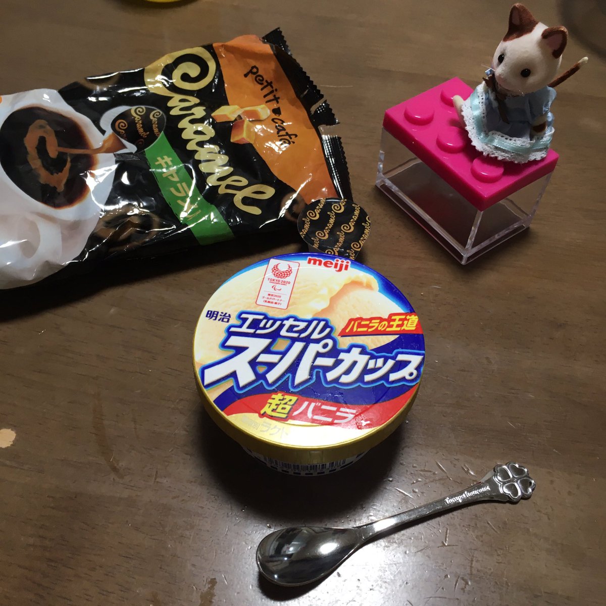 Crazy シルバニア カルディのコーヒー用キャラメルソースと明治エッセルスーパーカップ超バニラ 最強コンビ アイス シルバニアイス Crazy シルバニア カルディのコーヒー用キャラメルソースと明治エッセルスーパーカップ超バニラ 最強コンビ アイス シルバニアイス