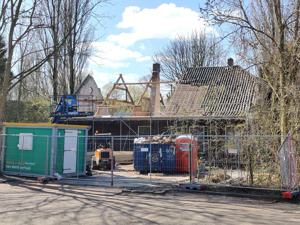 De traumahelikopter werd gisteren aan het eind vd middag ingezet ivm een ongeval bij de bouwplaats van een woning aan de #DorpsstraatOost.