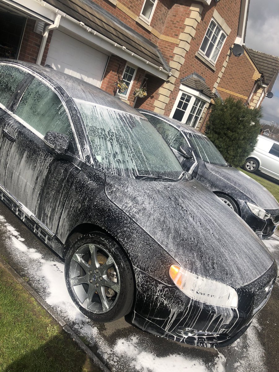 simonhpirie's tweet photo. Clean ‘er’ cars.. they haven’t been anywhere but thought I should anyway.. #cleancarsunday #soclean https://t.co/ykchKrfPwd