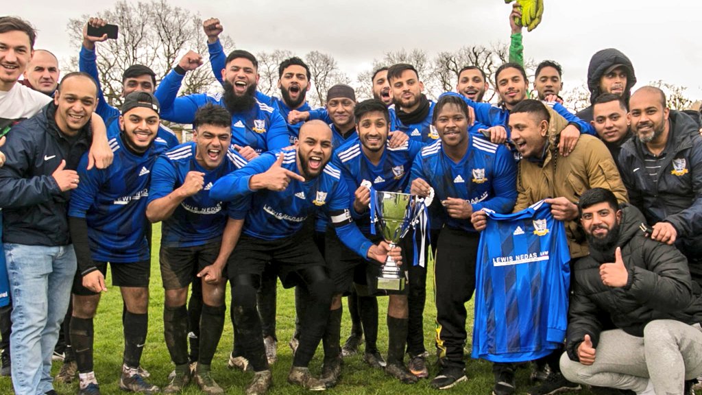 SH4KIL's tweet photo. If you are a football person please join the challenge of posting a football photo. Just one picture, no description. Please copy the text in your status, post a picture and look at some great memories/pictures. https://t.co/RiD2rOpYSj