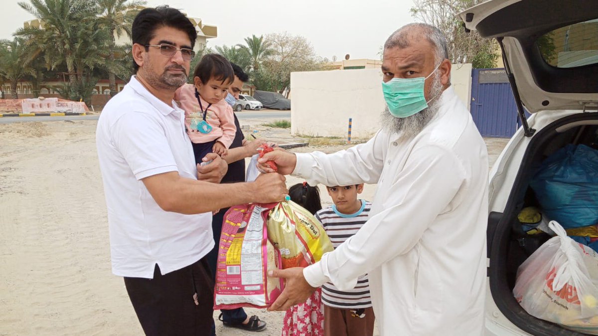 PakinDubai_'s tweet photo. The Consulate General arranged home delivery facility for needy Pakistani nationals residing in Dubai and Sharjah.
@SMQureshiPTI  @ForeignOfficePk 
@pid_gov https://t.co/oDwgytvPeF
