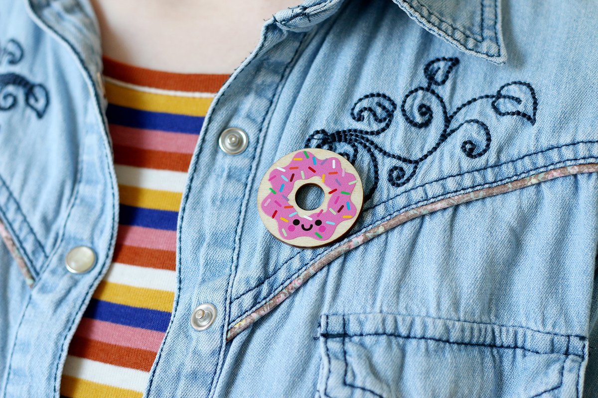 hannahdoodleuk's tweet photo. @HandmadeHour Good evening #HandmadeHour!
I've got happy wooden brooches available in my #Etsy shop including this adorable donut! 🍩
https://t.co/rOFc8NTWtR https://t.co/jKVYTQhbgs