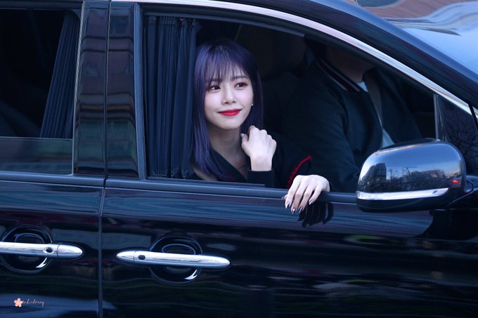 's Media: RT @pinkcherry_jiu: 200329 인기가요 HQ
빈틈없게 덮인 이 추위 속에서 ❄️
피어나는 flower 🌸
#드림캐쳐 #지유 #DREAMCATCHER #JI 's Media: RT @pinkcherry_jiu: 200329 인기가요 HQ
빈틈없게 덮인 이 추위 속에서 ❄️
피어나는 flower 🌸
#드림캐쳐 #지유 #DREAMCATCHER #JI