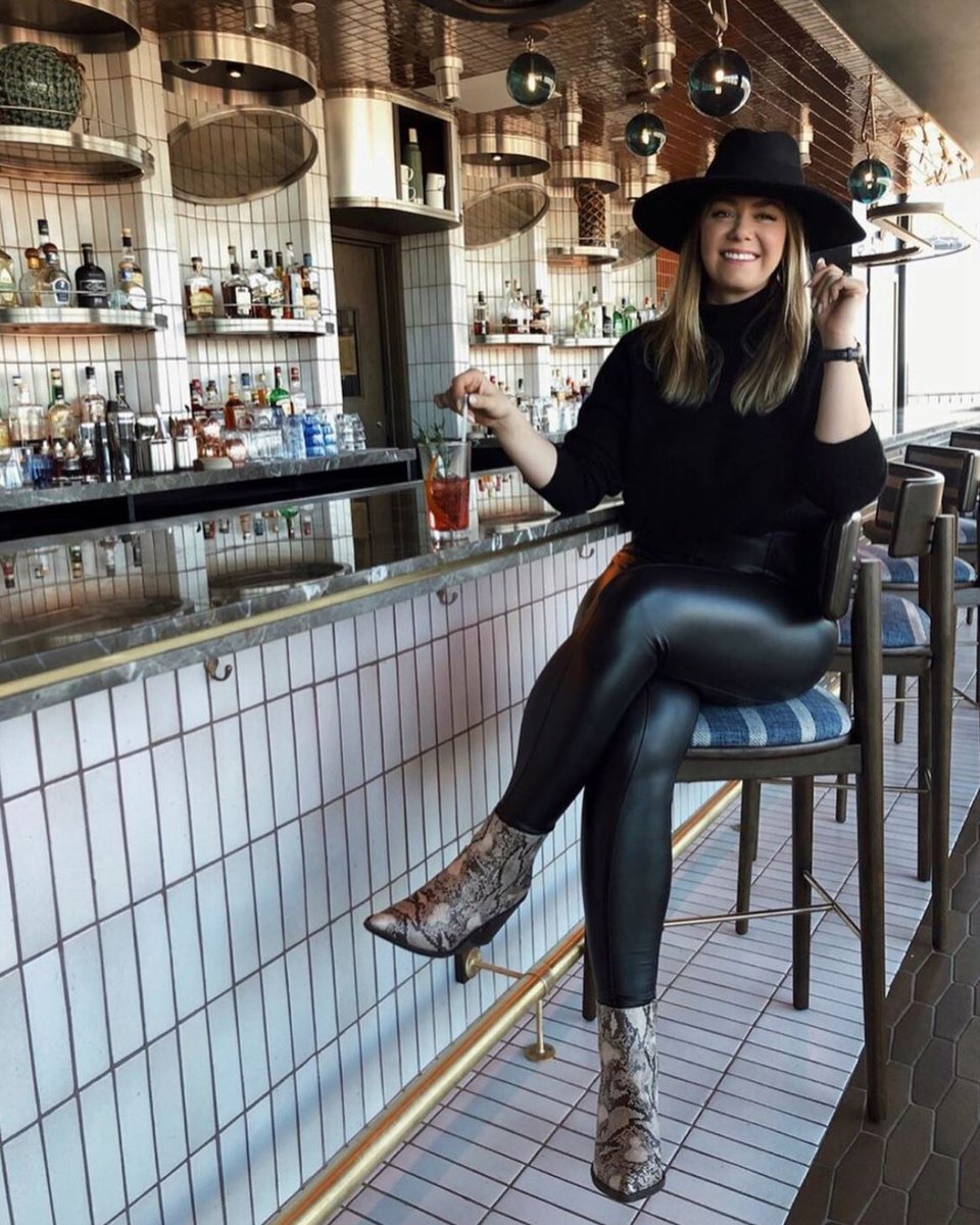 LysseNewYork's tweet photo. You guys can't get enough of our Vegan Leather Leggings! 
Loving this look by Kristen Anderson 😍 Show us how you #LiveinLysse with the hashtag, and tag us @LysseNewYork! 💌 https://t.co/GIQPOscgKD
