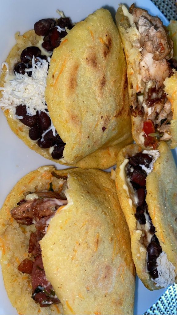 Mark74804225's tweet photo. CORNFED and COVID-19 in PERU:Sun 3/29
I’m grateful for many things in life but during this quarantine Hylenna and her sister have fed me well!!Hopefully my waistline will recover quickly. 

#cornfedinperu #cornfed #AmericansHome #coronavirusperu #AmericansStuckInPeru https://t.co/MuoBdTW4lB