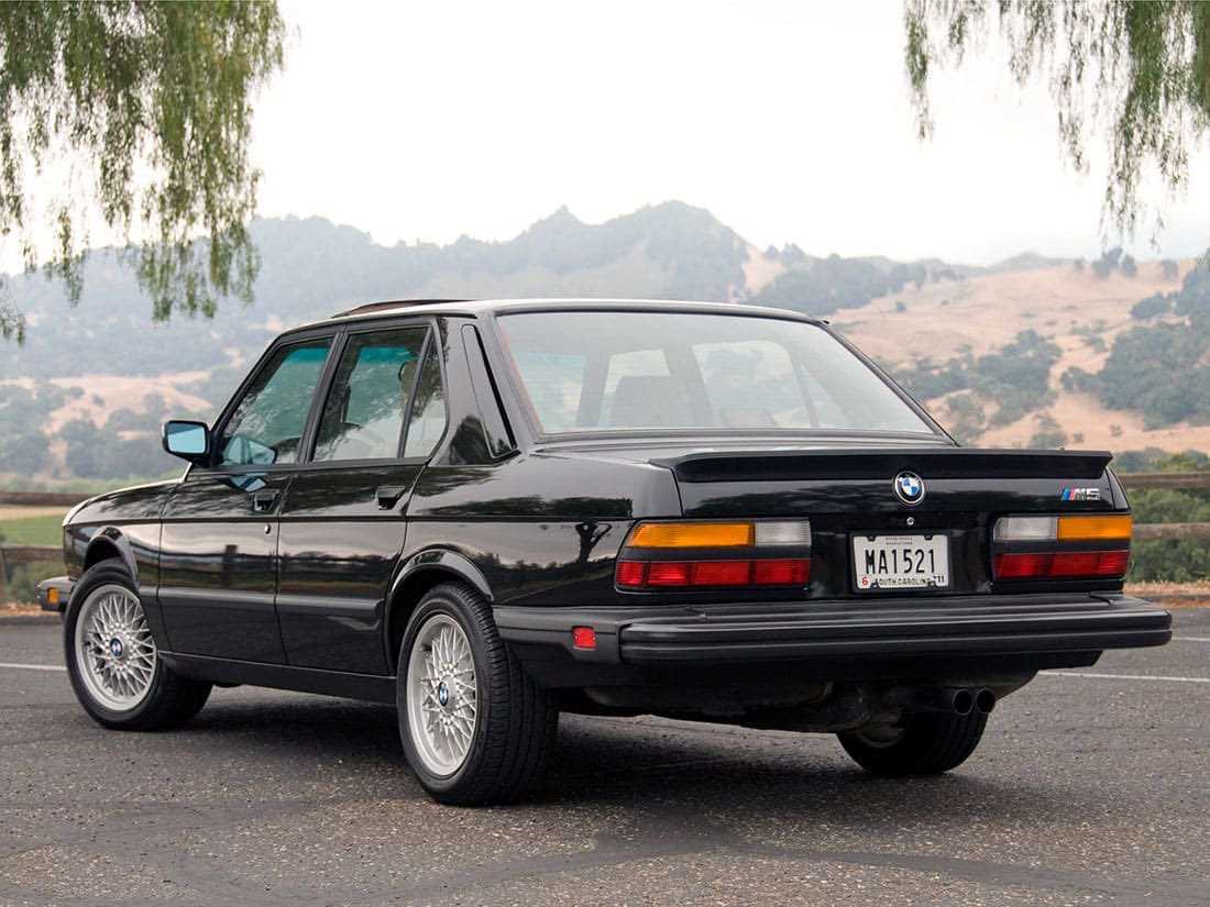 Mazda 323 bf седан. доброе утро фильм 1955. мерлин монро зуд седьмого года. мазда 323 1986 года седан. зуд седьмого года фильм 1955.