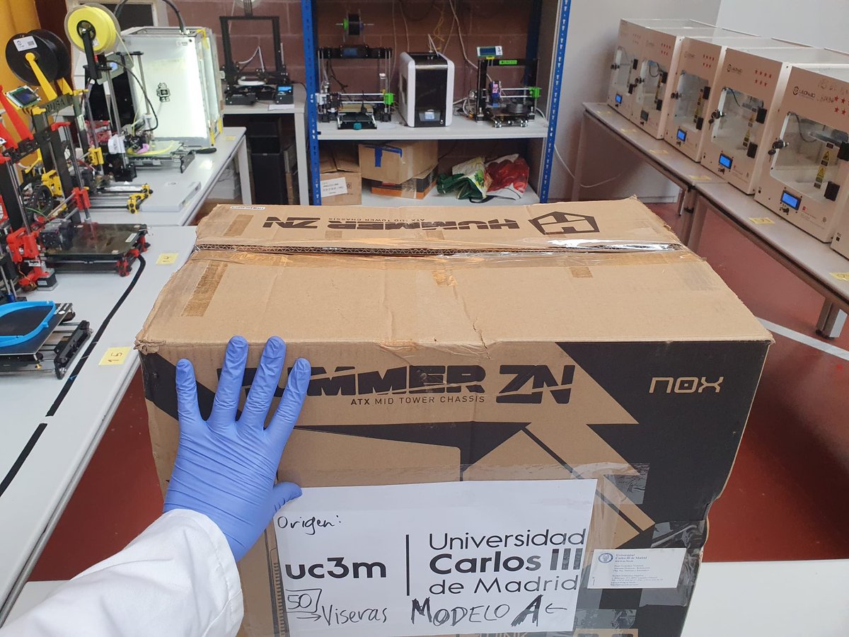 Entregadas hoy domingo 50+ pantallas protectoras al Hospital Severo Ochoa #leganes Gracias a  todos <a href="/uc3m/">UC3M</a> <a href="/uc3mRoboticsLab/">uc3mRoboticsLab</a> <a href="/asrob_uc3m/">ASROB</a> #makerplaceUC3M <a href="/AytoLeganes/">Ayuntamiento de Leganés</a> <a href="/jgvictores/">Juan G Victores</a> <a href="/nuria_imeq/">Sí, soy yo</a> #Covid_19 #EsteVirusLosParamosUnidos