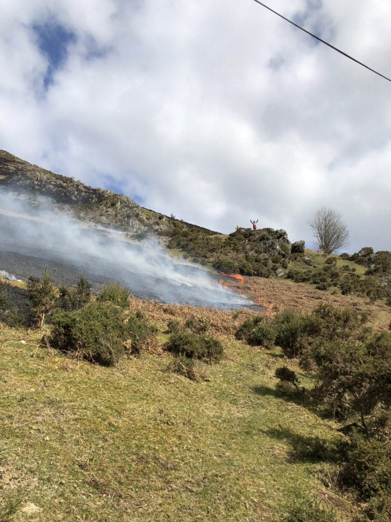 Llandod Fire (Stn 13) (@llandodfire) on Twitter photo 11:05hrs..13M2 & 13T1 📟mobilised to a large hill fire 🔥in the Llanafan area..🚒🚒 to assist our colleagues from <a href="/BuilthFirestn/">Builth Fire Station</a> please try not to deplete our resources at this difficult time..👍#StayAtHomeAndStaySafe <a href="/CommandPowys/">Powys Command</a> <a href="/mawwfire/">Tân CGC / MAWW Fire</a> 11:05hrs..13M2 & 13T1 📟mobilised to a large hill fire 🔥in the Llanafan area..🚒🚒 to assist our colleagues from <a href="/BuilthFirestn/">Builth Fire Station</a> please try not to deplete our resources at this difficult time..👍#StayAtHomeAndStaySafe <a href="/CommandPowys/">Powys Command</a> <a href="/mawwfire/">Tân CGC / MAWW Fire</a>