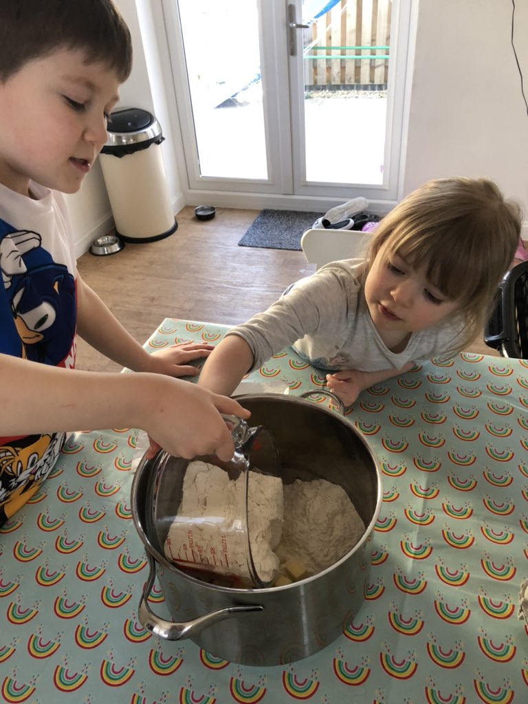 beth_imi's tweet photo. #GettingCreativeAtHome #CookingWithKids #WelshCakes #SunsetOgmoreBySea #HomeSweetHome @volartswales https://t.co/WorTAmY2f8