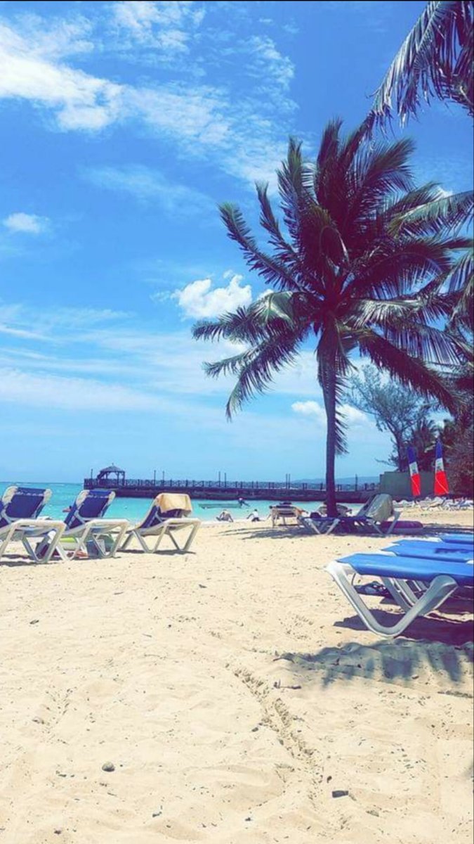 I'm asking those who love the sea to join the challenge of posting a picture of a beach. 
Just a pic, no description. Please copy the text, put a picture and look at some beautiful pictures. 
#beachlife #positivenews #Covid_19