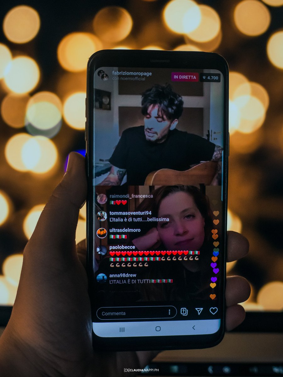 Fotografi di concerti in #quarantena ▪︎
▪︎
▪︎
<a href="/FabrizioMoroOff/">Fabrizio Moro</a> with <a href="/noemiofficial/">Noemi</a> live 29.03 <a href="/Casa/">casa</a>   Moro/Scopellitti

#iofotografodacasa #fabriziomoro #noemi #diretta #andràtuttobene #fabriziomorolive #covid19italia #photographer #livemusic