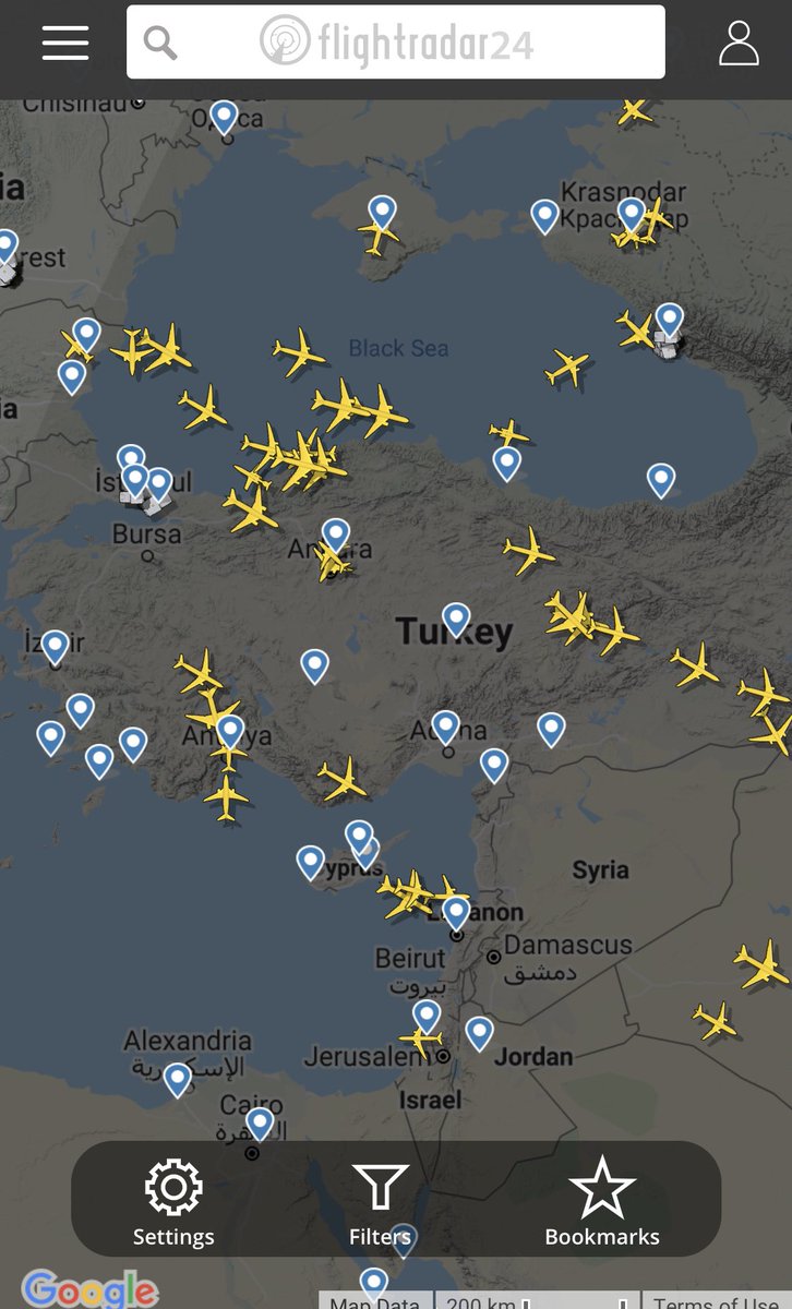 EremSenturk's tweet photo. 29 Mart Saat 21:10 (TSİ) itibariyle ülkelerin hava trafiği. 
Avrupa akıllanmaz. İyice batıracaklar kendilerini. 
Fakat ABD başka bir boyutta gerçekten. Ölümüne uçuyorlar, ölüme uçuyorlar. Amerikalılar gerçekten #COVIDIDIOTS vakası https://t.co/h5w3aVf1Wa