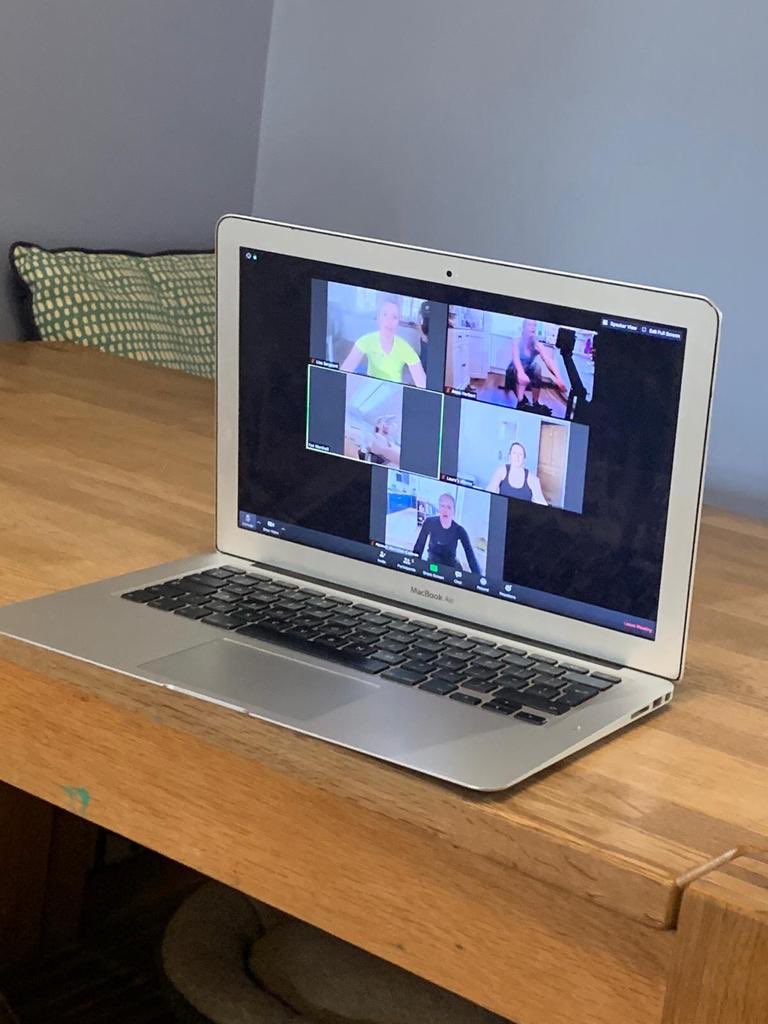 Bristol_Ariel's tweet photo. We decided to row @theboatraces course today as we’re unable to watch it this year. Thinking of those who were supposed to race today. #inhonourofracing #rowinglife #virtualrowing #covid_19 #bristolrowing #bristolarielrc #funwithfriends #indoorrowing https://t.co/YzjDIPzX0M